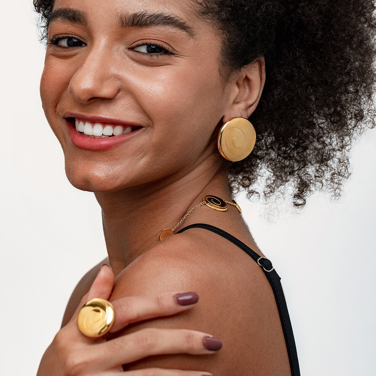 Fashionable and versatile personality 14k gold round pendant necklace