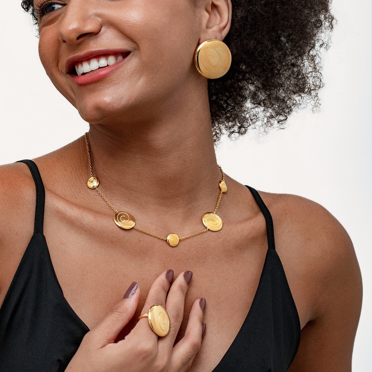 Fashionable and versatile personality 14k gold round pendant necklace