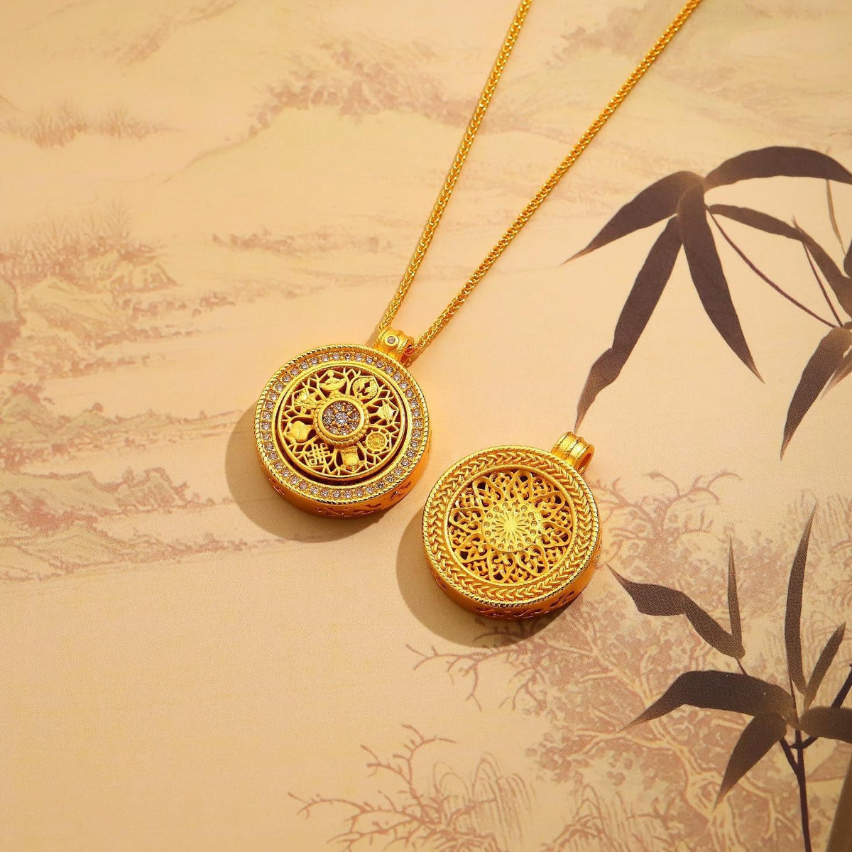 Fashionable rotatable diamond-studded design ancient hollow disc clavicle chain