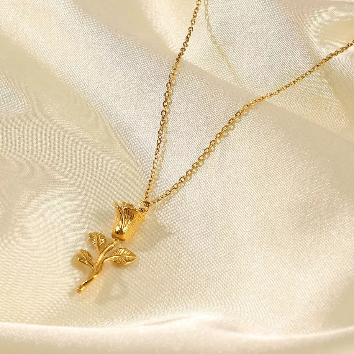 14K Gold Blooming Rose Necklace