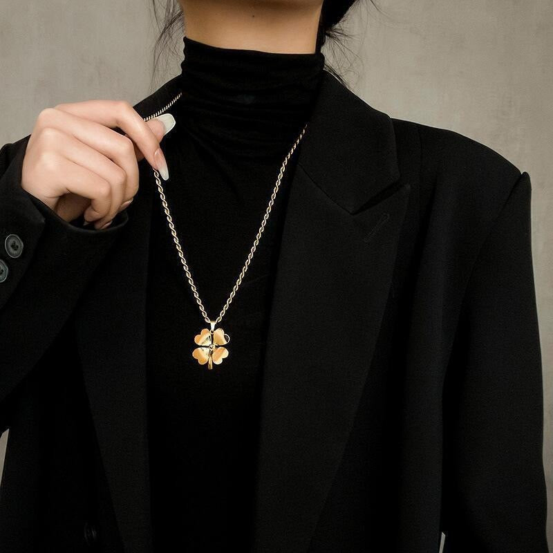14K Heart-shaped Petal Pendant Necklace