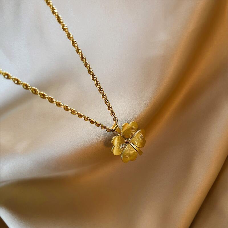 14K Heart-shaped Petal Pendant Necklace
