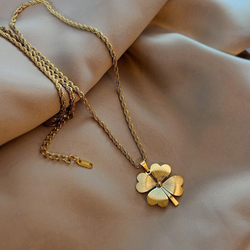 14K Heart-shaped Petal Pendant Necklace