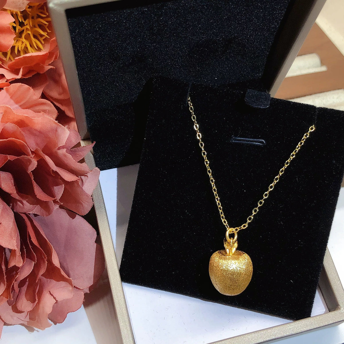14K Gold Apple Pendant Necklace