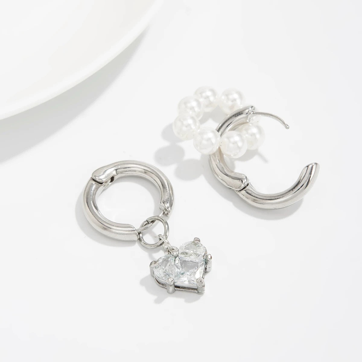 14K Gold Trendy Asymmetrical Heart Earrings with Pearls & Diamonds