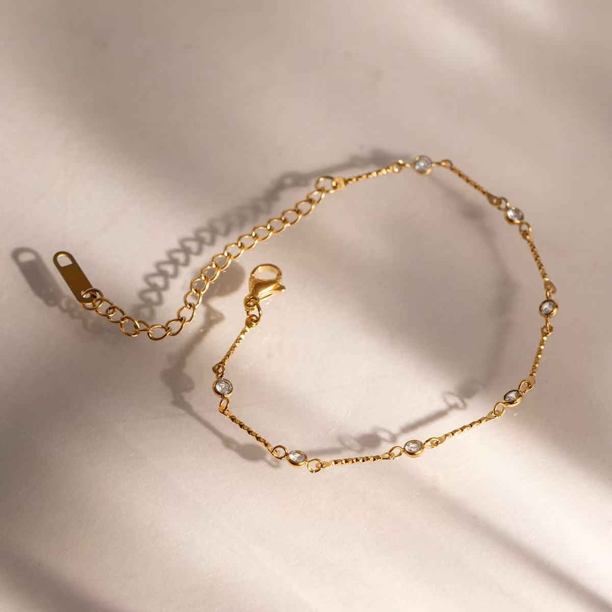 Dainty 18K Gold Zircon Bracelet, Niche Design Versatile Bangle for Women