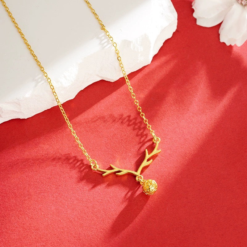 18K Gold Antler Shaped Hydrangea Flower Pendant Necklace Fashion Luxury Jewelry for Women