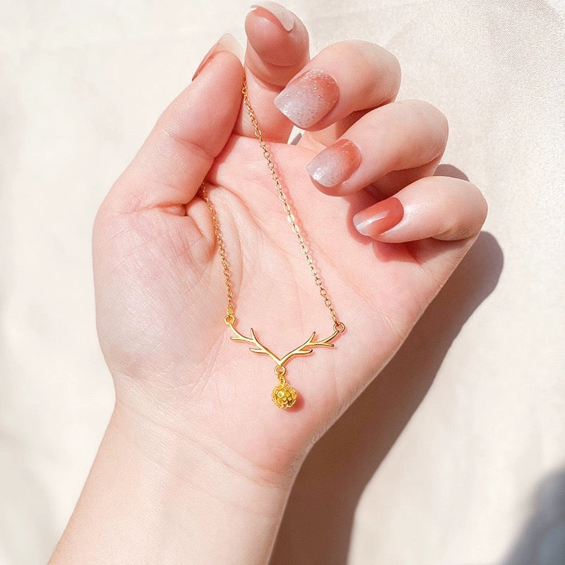 18K Gold Antler Shaped Hydrangea Flower Pendant Necklace Fashion Luxury Jewelry for Women