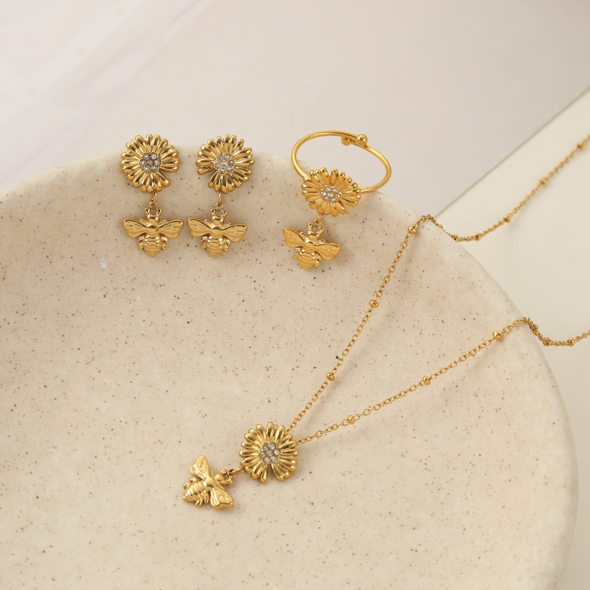 18K Gold Niche Design Daisy & Bee Necklace and Earring Set