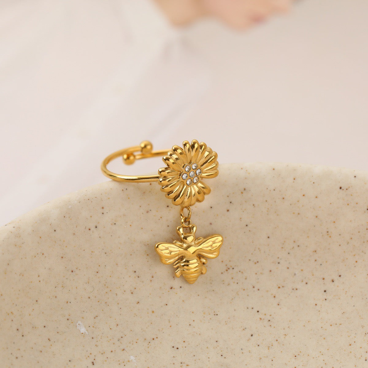 18K Gold Niche Design Daisy & Bee Necklace and Earring Set