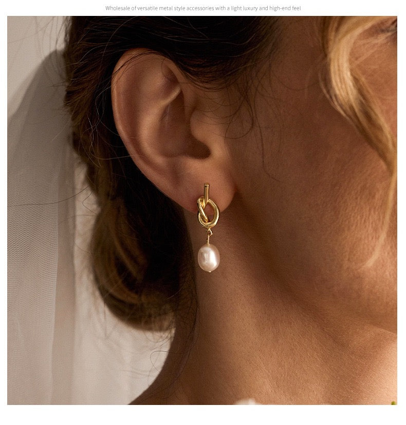 18K Gold French Vintage Freshwater Pearl Earrings, Handmade Wire Wrapped, Light Luxury Bridal Jewelry for Wedding Season