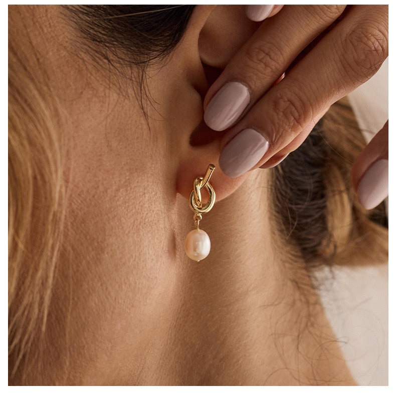 18K Gold French Vintage Freshwater Pearl Earrings, Handmade Wire Wrapped, Light Luxury Bridal Jewelry for Wedding Season