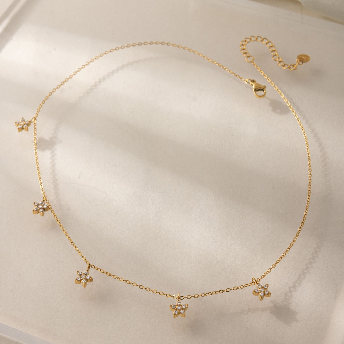 18K Gold INS Classic Flower Zircon Clavicle Necklace