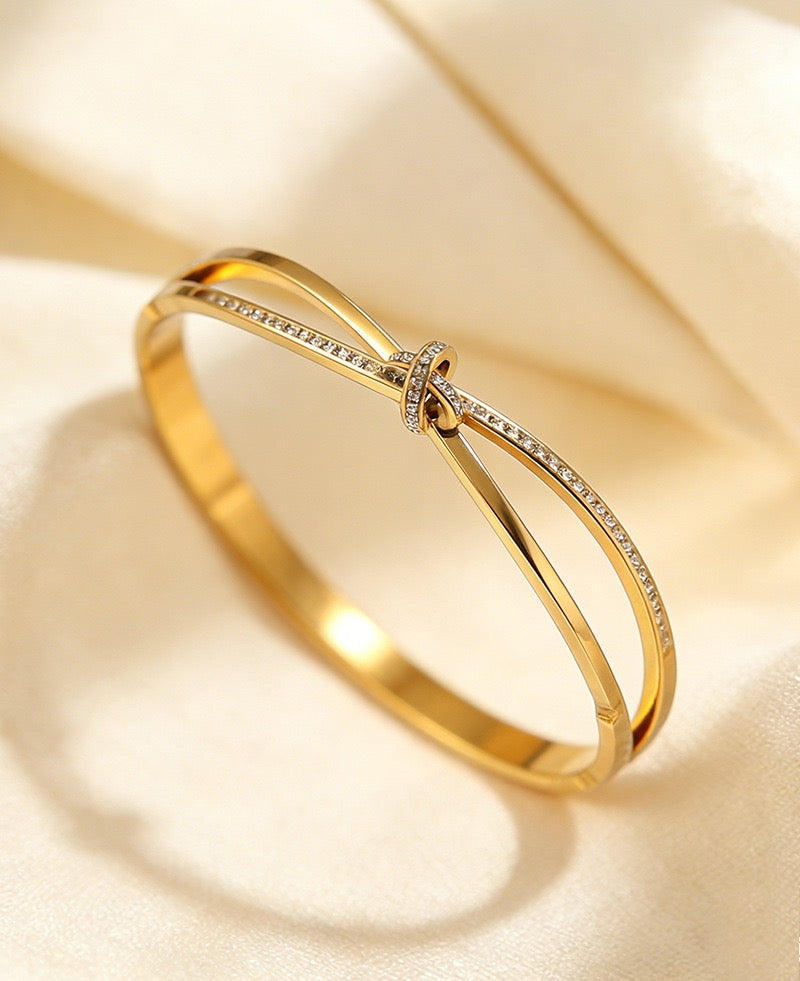 18K Gold CZ Diamond Knot Bracelet