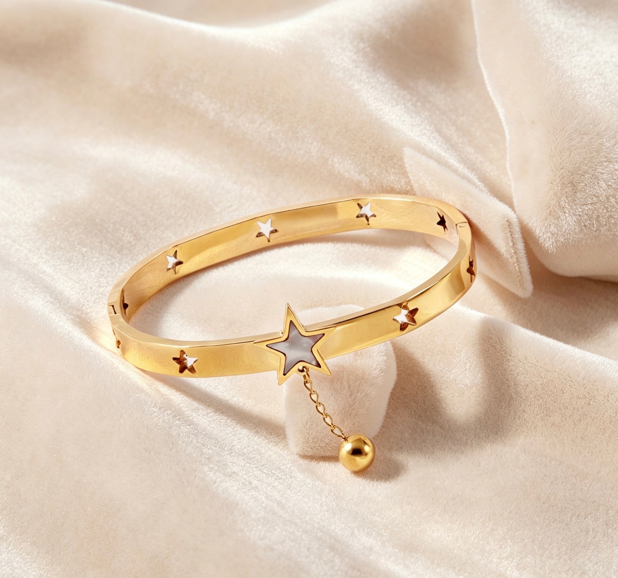 18K Gold Minimalist Star Bangle