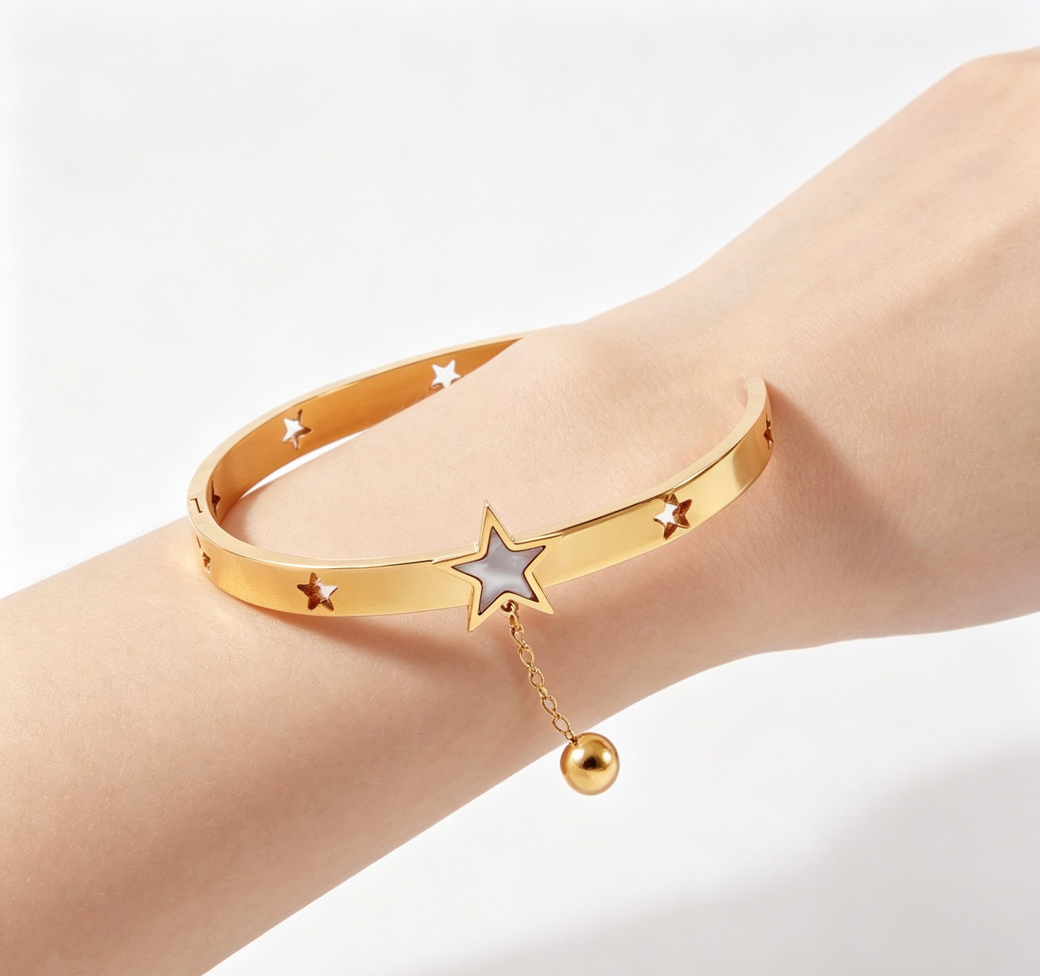 18K Gold Minimalist Star Bangle