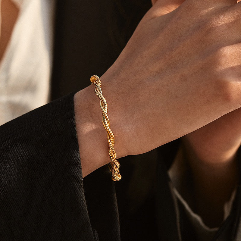 18K Gold Geometric Wave Cross Twist Open Weave Vintage Bracelet