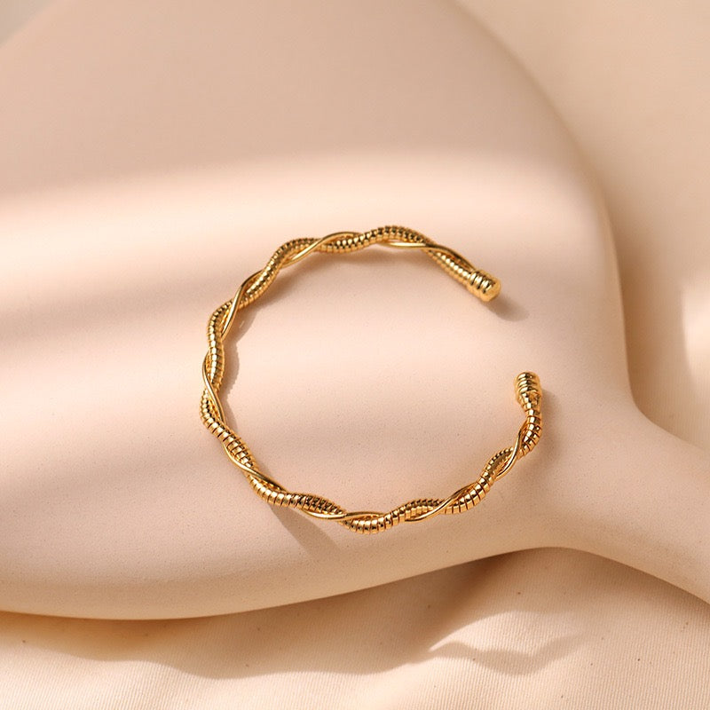 18K Gold Geometric Wave Cross Twist Open Weave Vintage Bracelet
