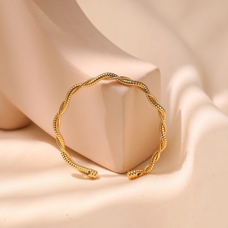 18K Gold Geometric Wave Cross Twist Open Weave Vintage Bracelet