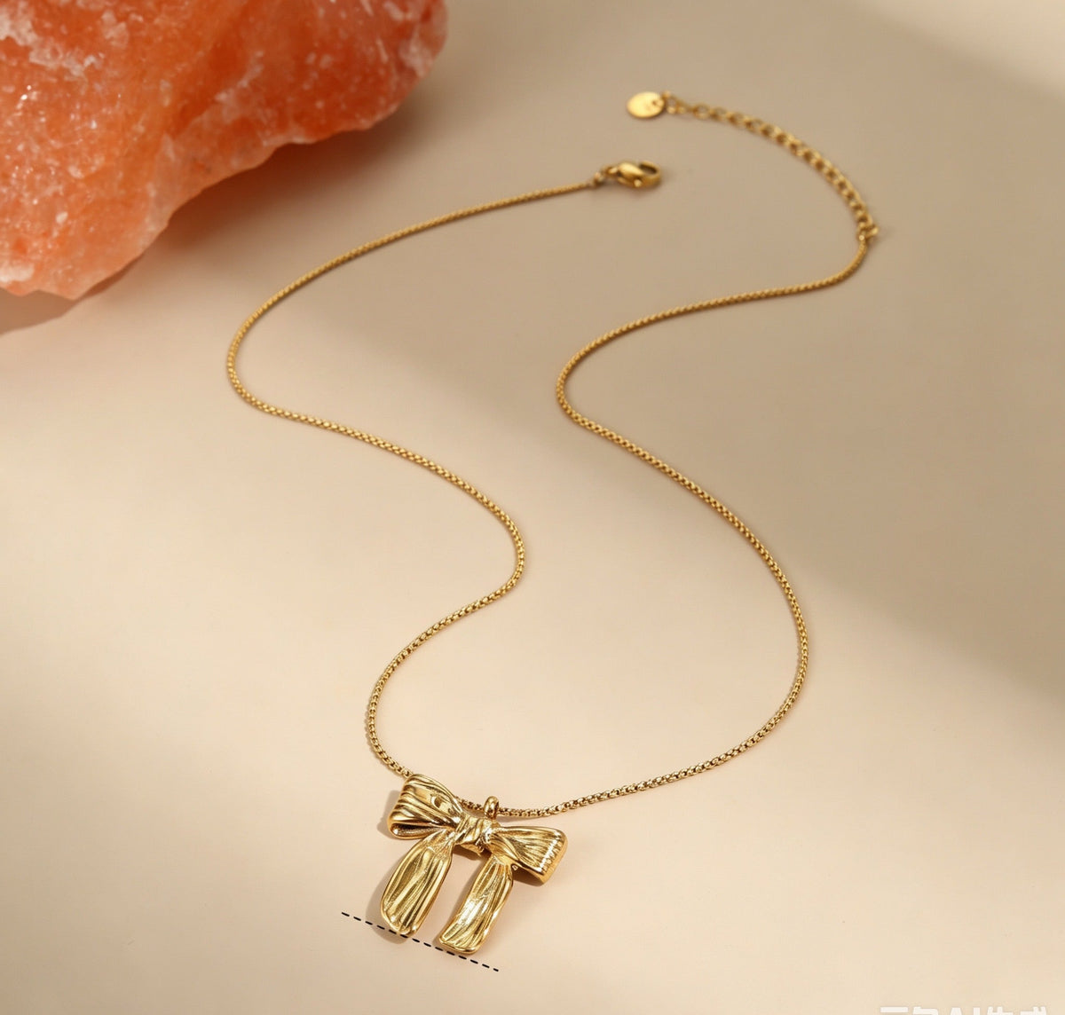 18K Gold Bow Pendant Light Luxury Necklace