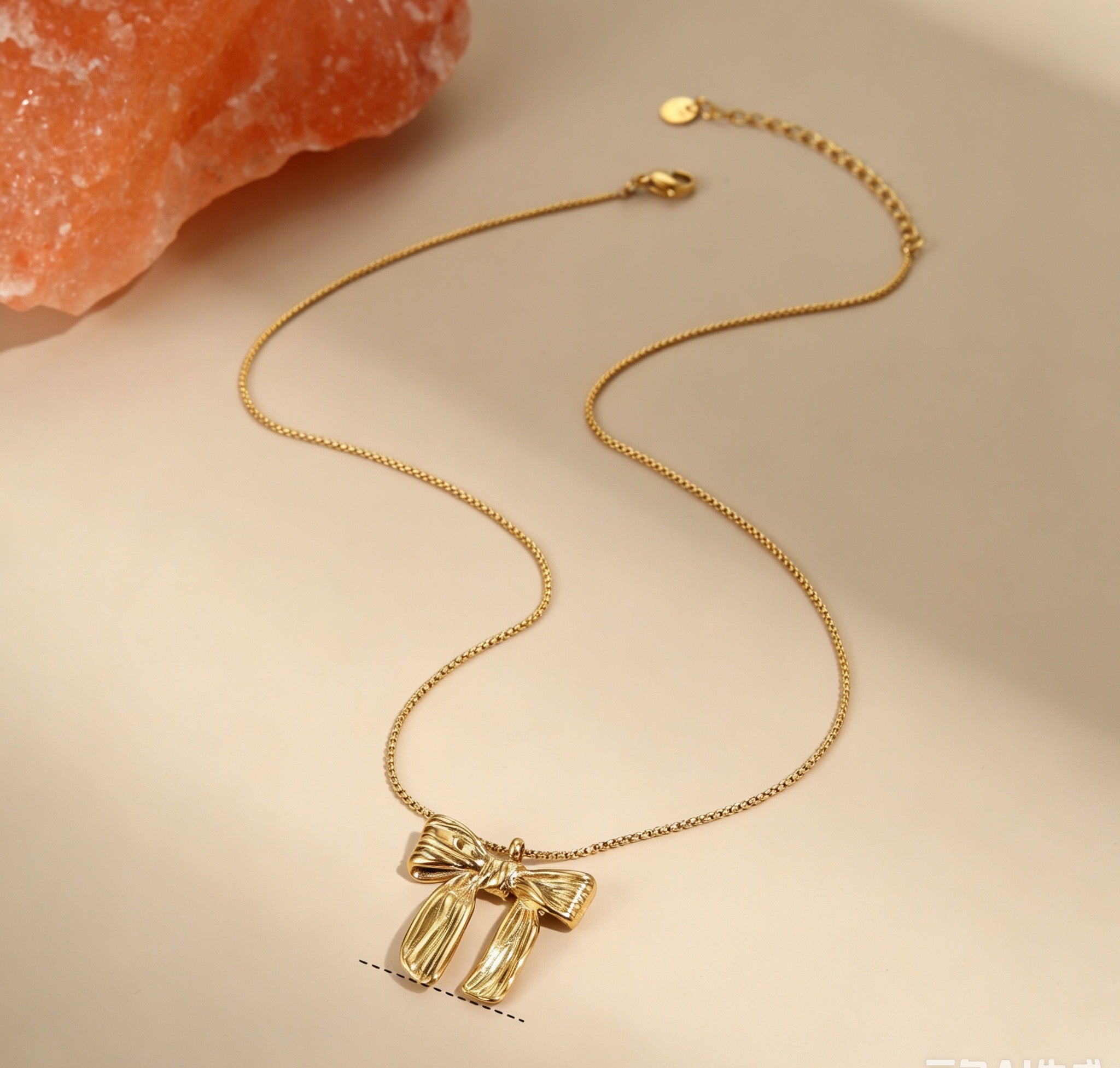 18K Gold Bow Pendant Light Luxury Necklace