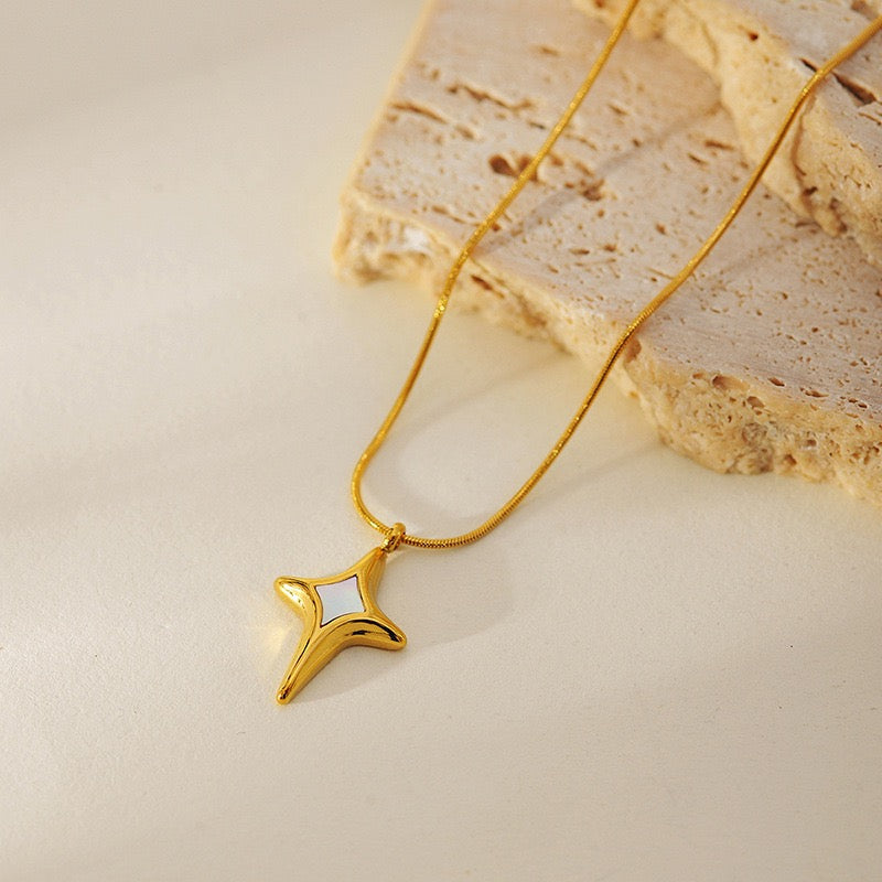 18K Gold Shell Four-pointed Star Necklace