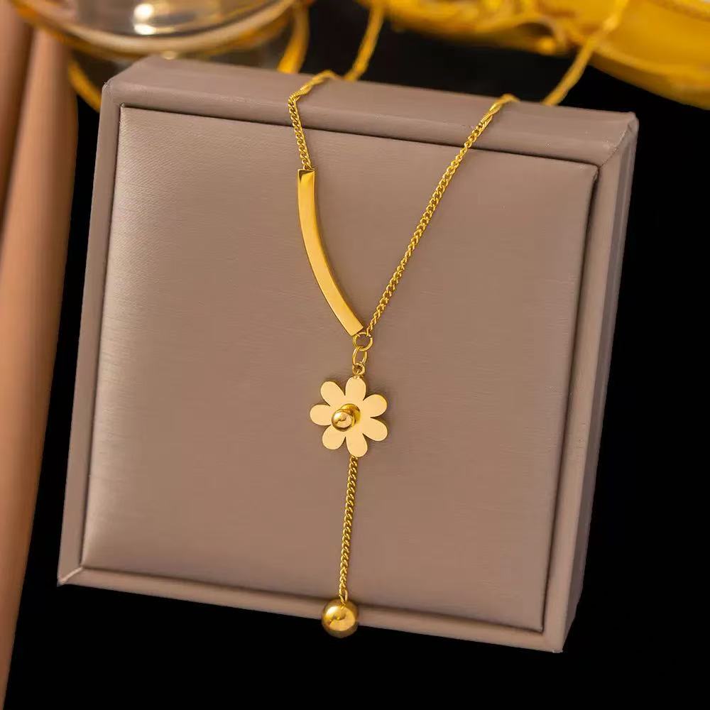 Delicate 18K Gold Daisy Tassel Collarbone Necklace