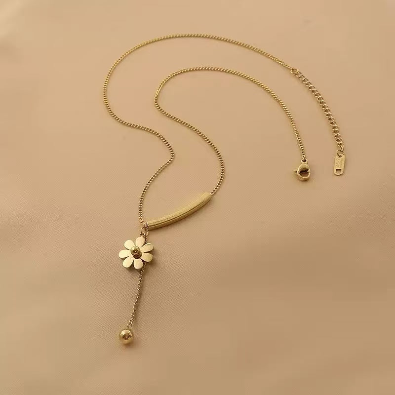 Delicate 18K Gold Daisy Tassel Collarbone Necklace