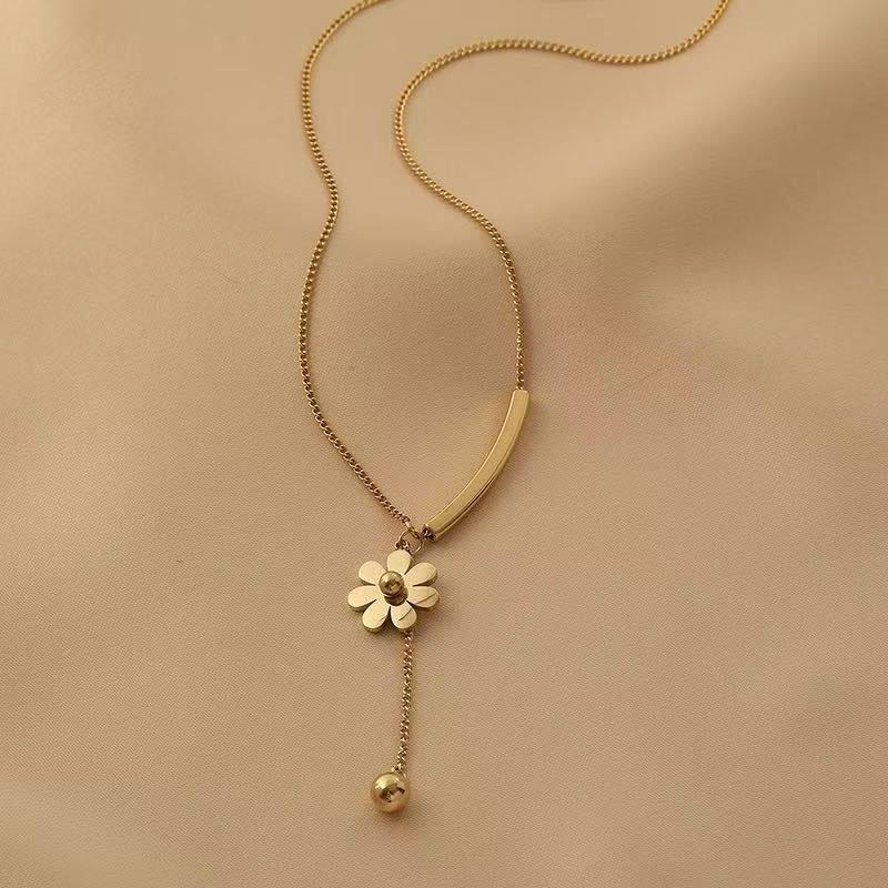 Delicate 18K Gold Daisy Tassel Collarbone Necklace
