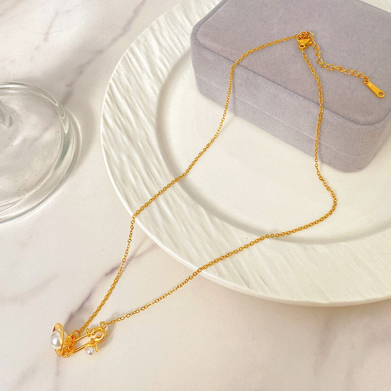 18K Gold Stylish Pearl Safety Pin Necklace