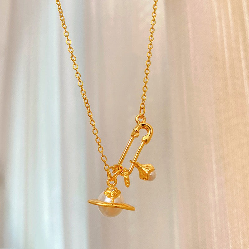 18K Gold Stylish Pearl Safety Pin Necklace