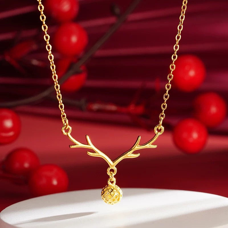 18K Gold Antler Shaped Hydrangea Flower Pendant Necklace Fashion Luxury Jewelry for Women