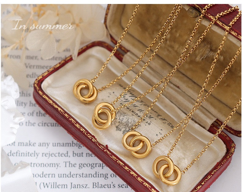 INS Style 18K Gold Interlocking Necklace, Minimalist Niche Daily Wear