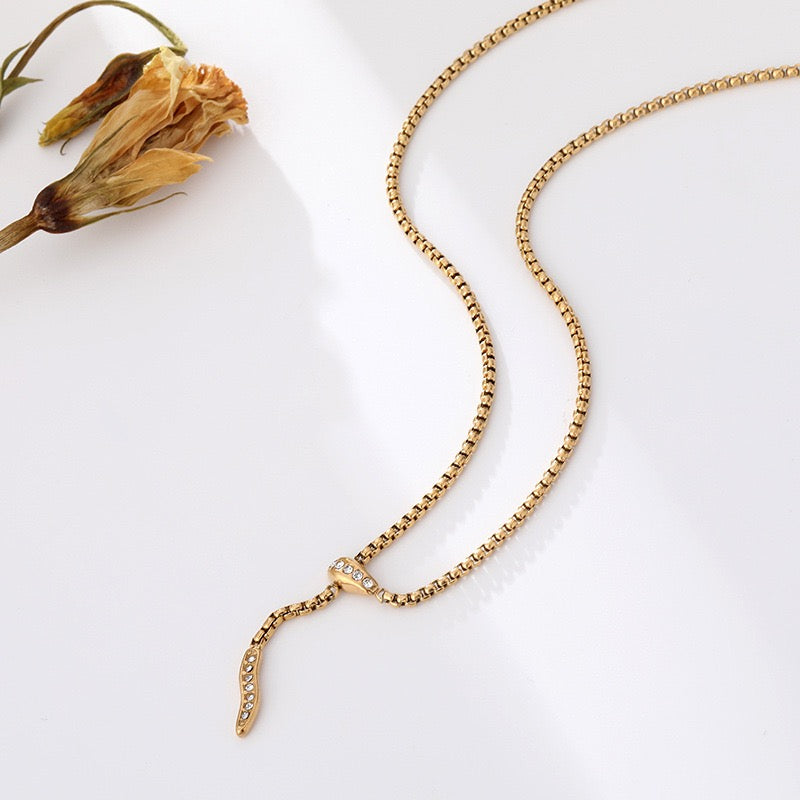 18K Gold Snake Shape Clavicle Necklace, Niche Fashion Jewelry