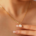 Luxury 18K Gold Round Necklace with Shell Inlaid Pearl, Chic Casual Wear