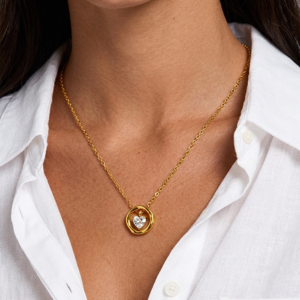 Niche Designed 18K Gold Round & Triangle Pendant Fashion Necklace