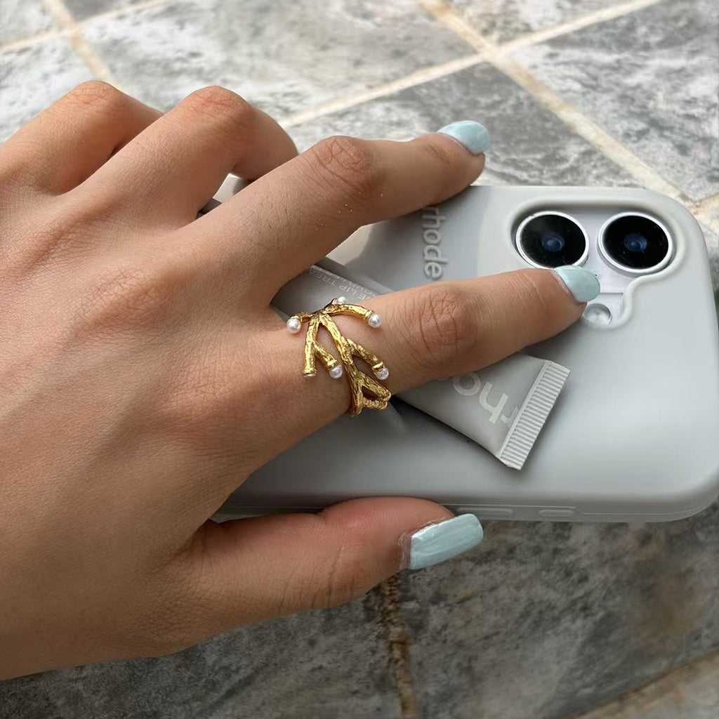 18K Gold Linear Open Band Irregular Vacation Style Ring