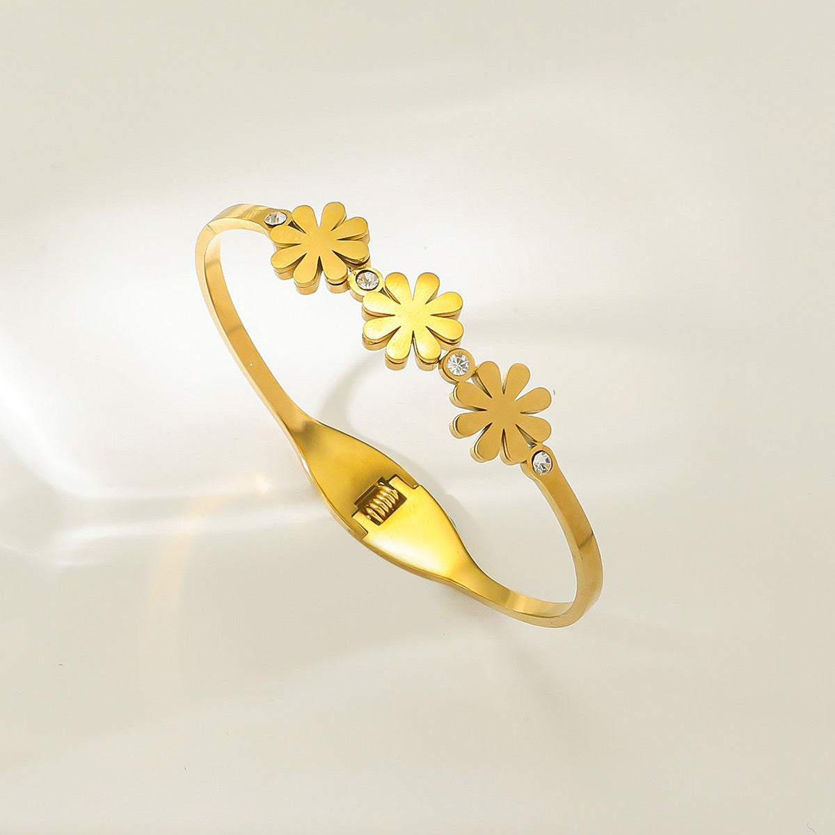 18K Gold Floral Commuter Adjustable Open Bangle