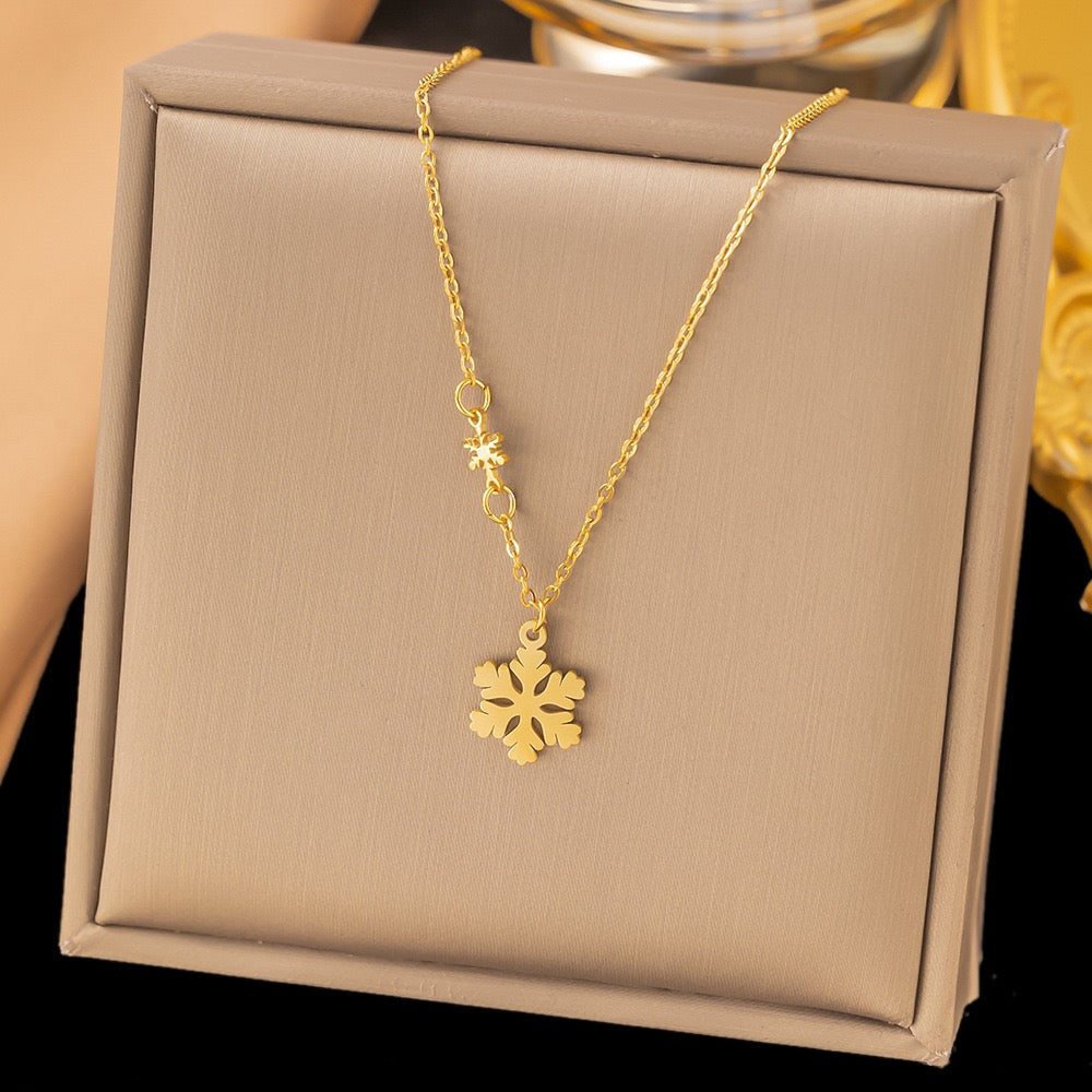 18K Gold Niche Versatile Luxury Snowflake Necklace