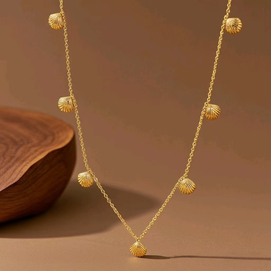 18K Gold Elegant Vintage Seven Fan-shaped Small Shell Necklace