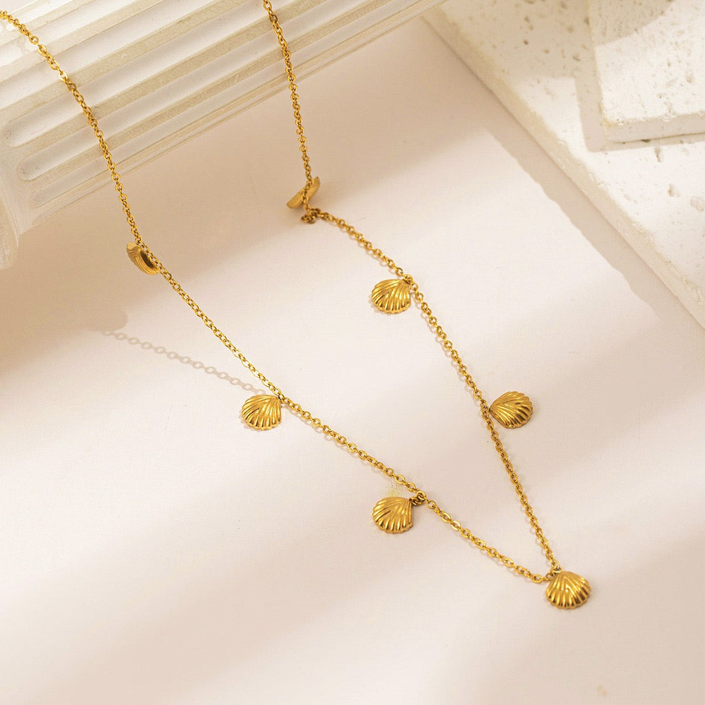 18K Gold Elegant Vintage Seven Fan-shaped Small Shell Necklace