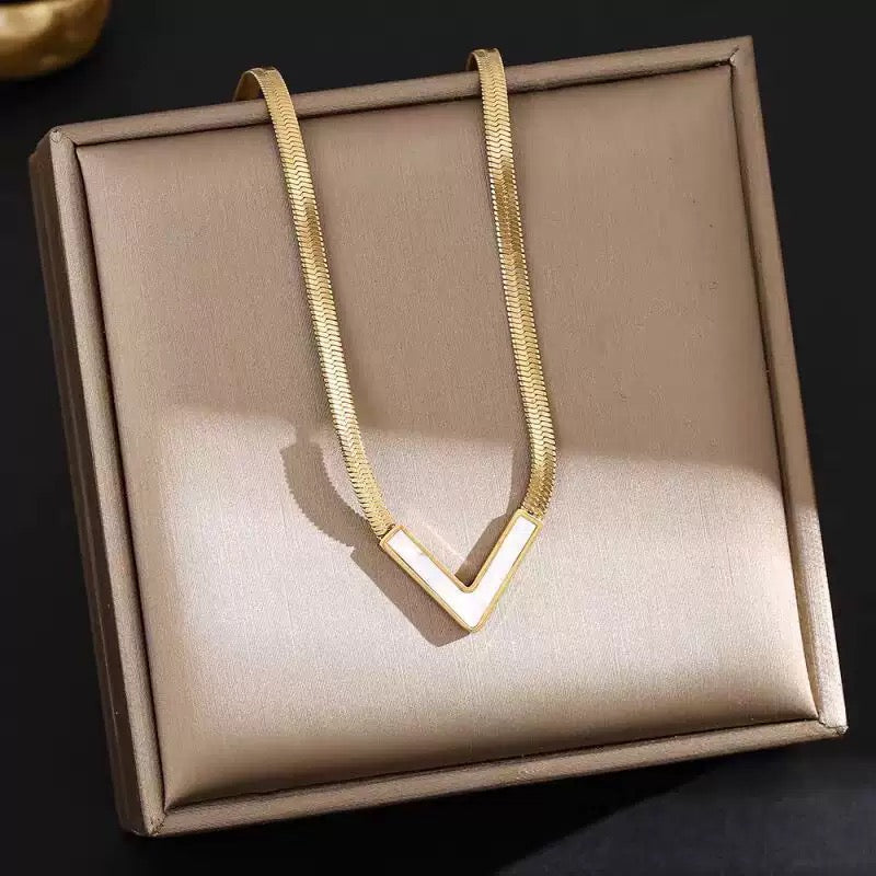 18K Gold V-Shape Flat Snake Necklace