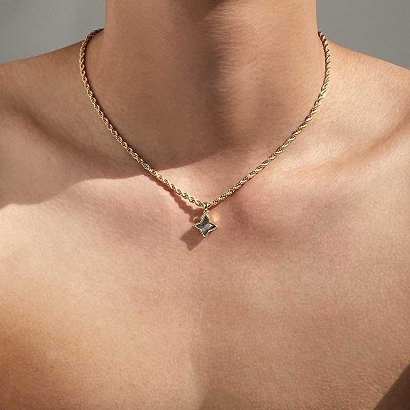 18K Gold Vintage Four Point Lucky Star Unisex Necklace