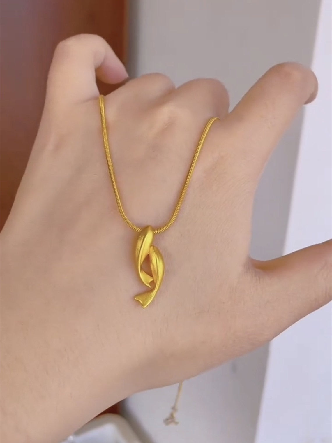 18K Double Fish Dance Dolphin Necklace