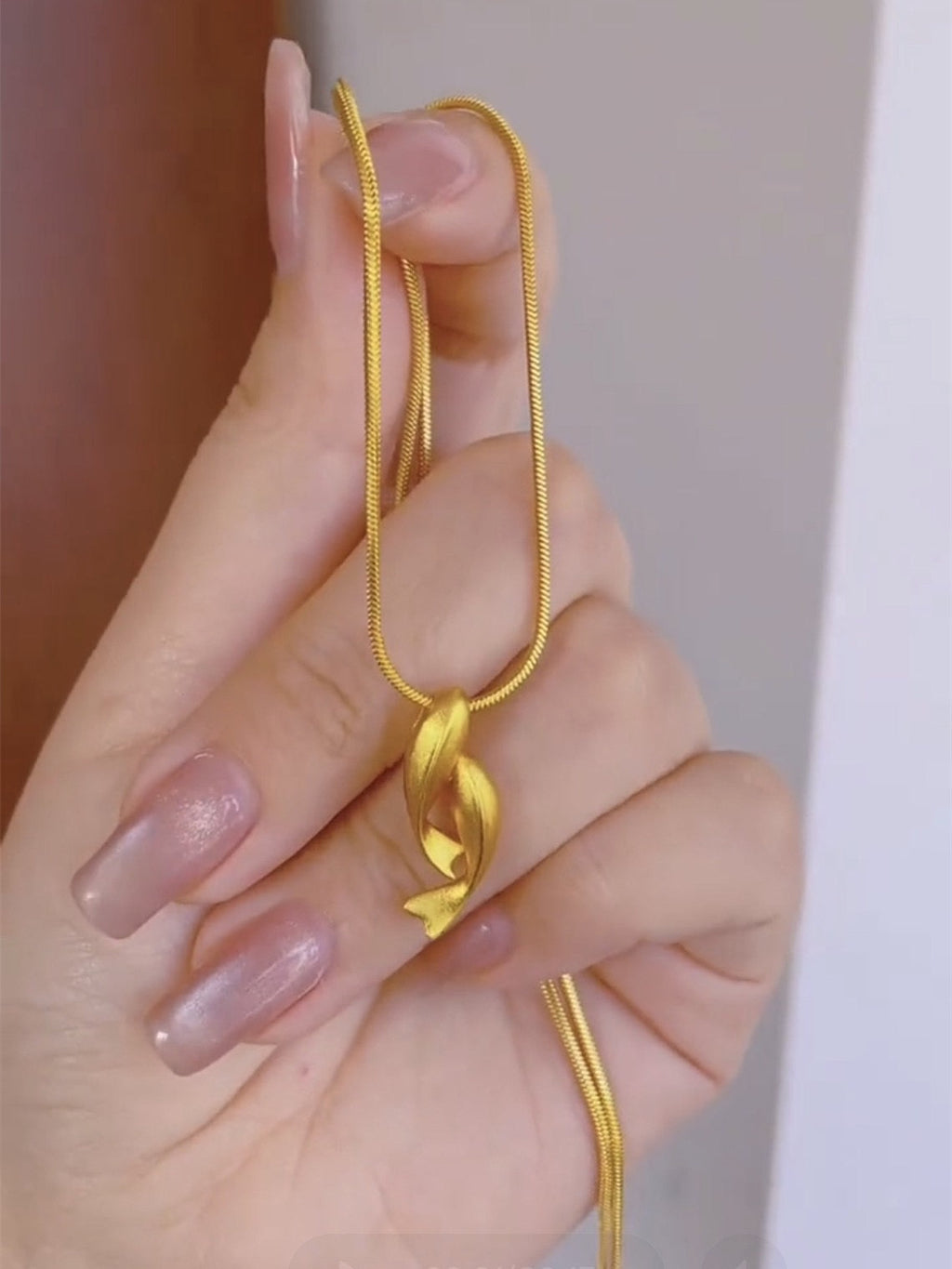 18K Double Fish Dance Dolphin Necklace