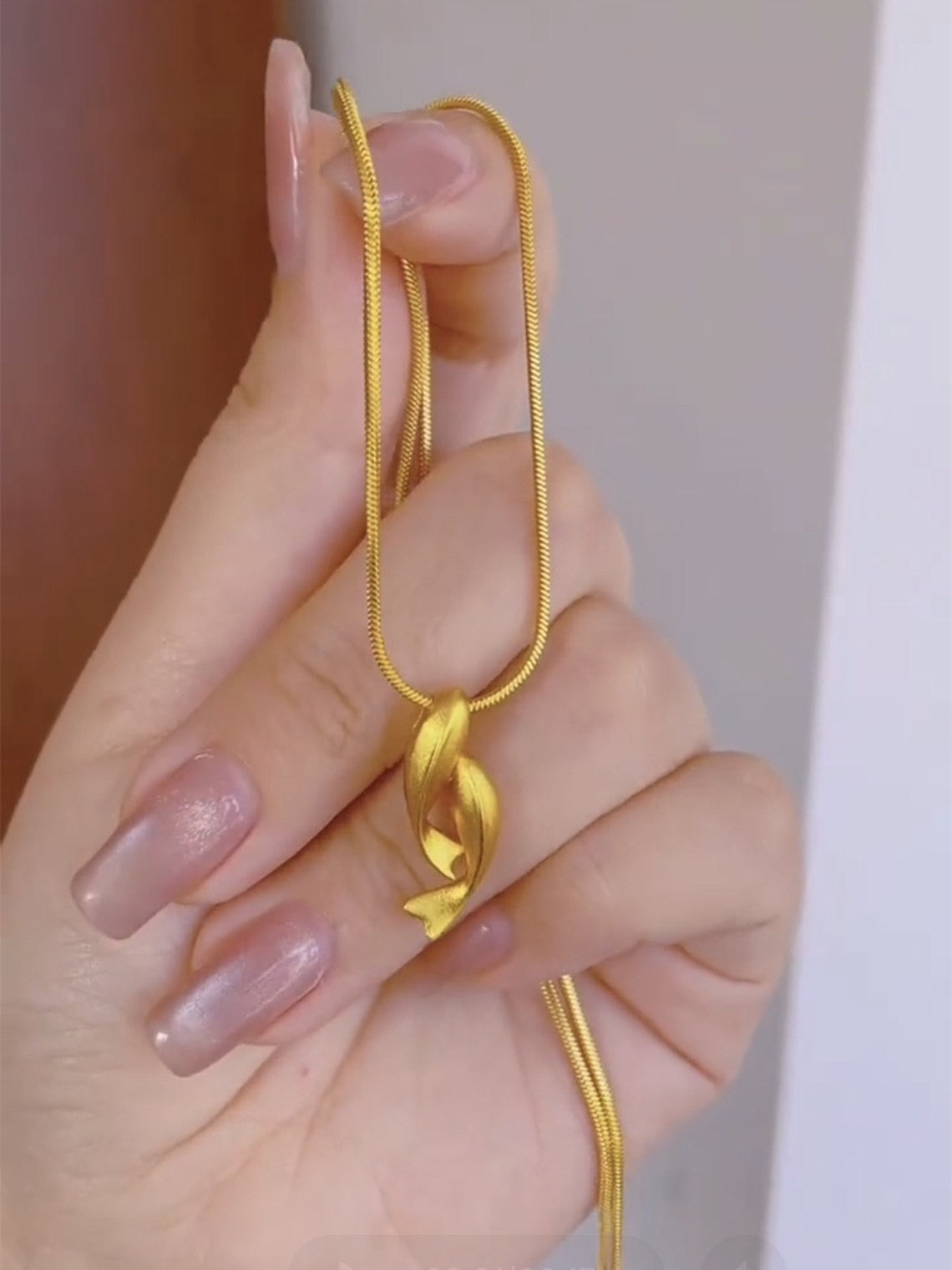18K Double Fish Dance Dolphin Necklace