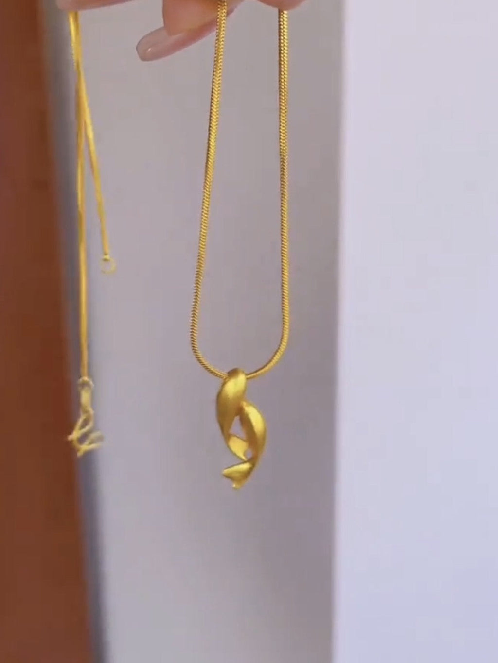 18K Double Fish Dance Dolphin Necklace