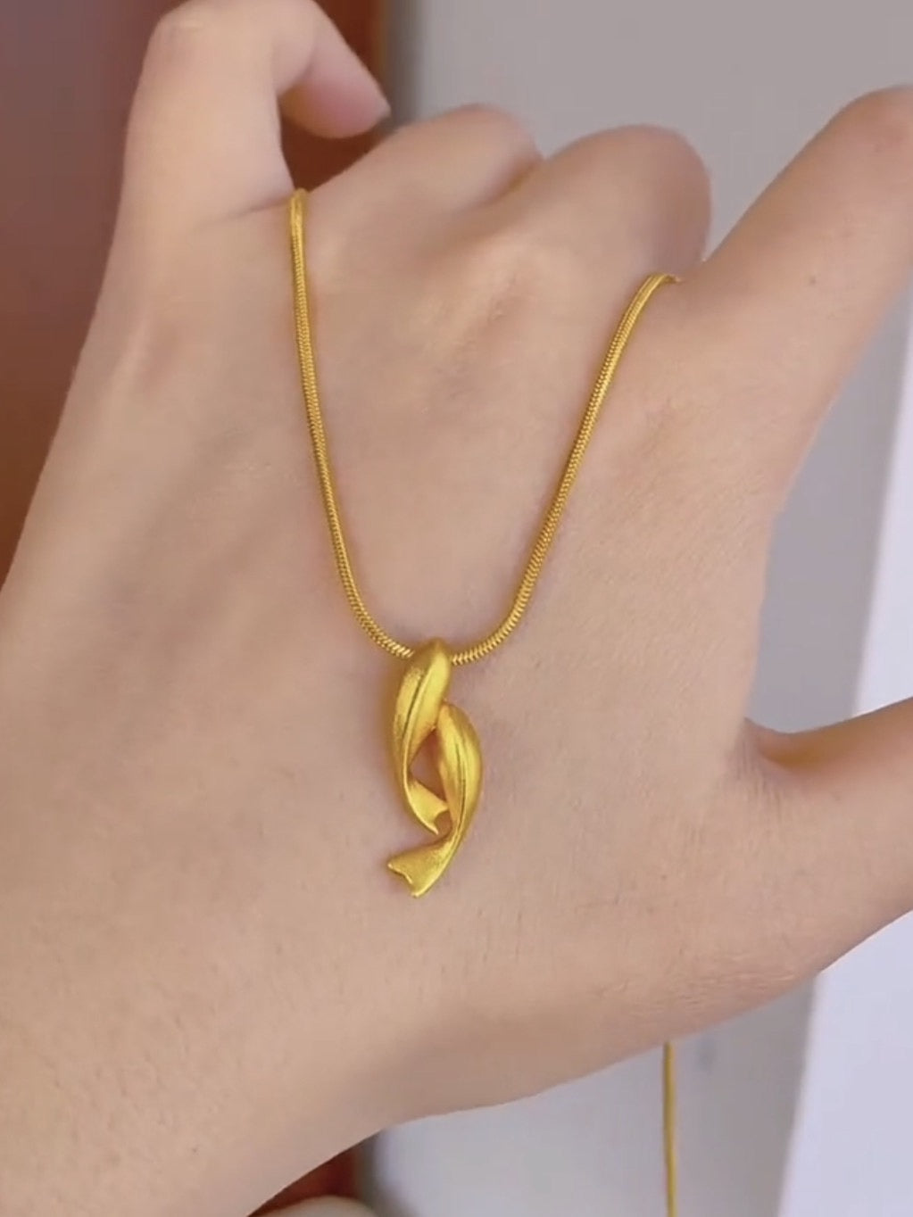 18K Double Fish Dance Dolphin Necklace