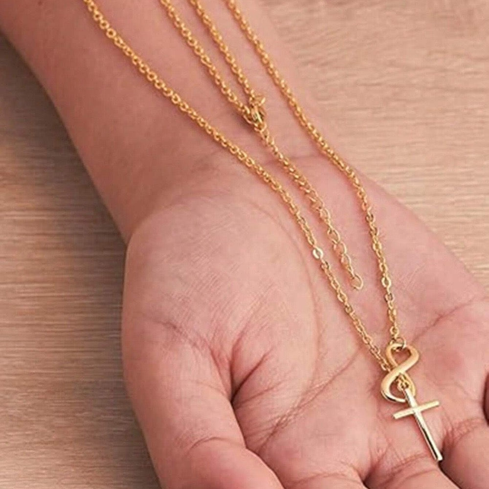 18K Gold No.8 Cross Clavicle Necklace