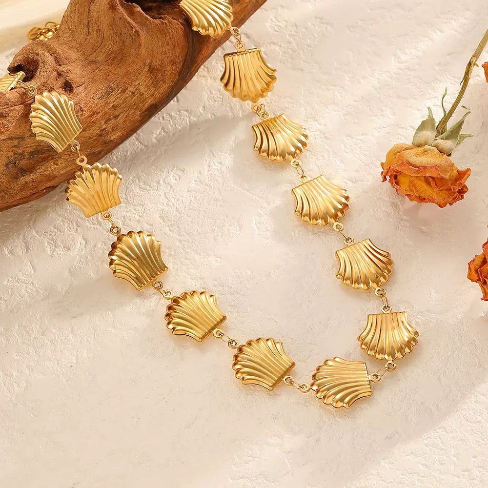 14K Gold Engraved Shell Necklace and Bracelet 2Pcs Set
